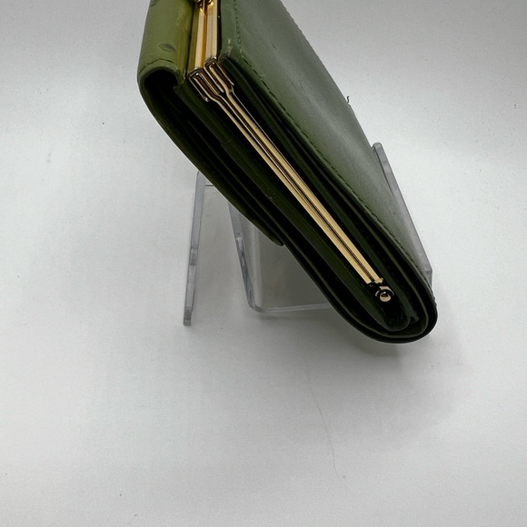 GUC Givenchy Vintage Green Ostrich Leather Compact Leather - Picture 3 of 9